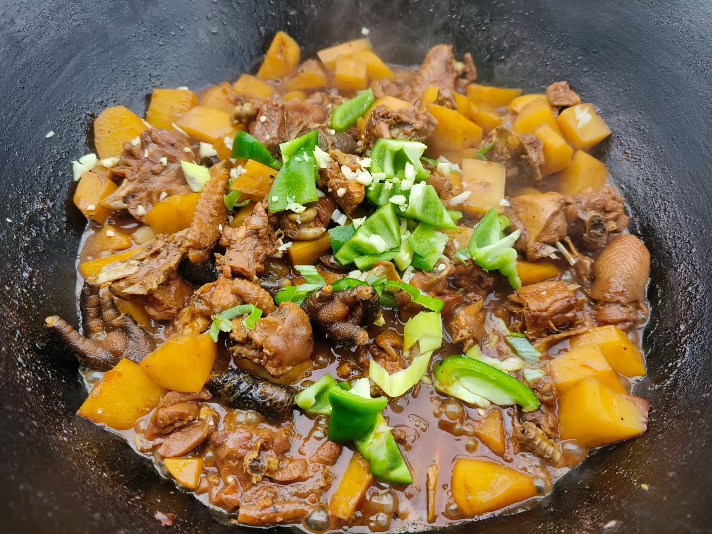 团餐、炒菜、烧烤等，农场自养散养鸡